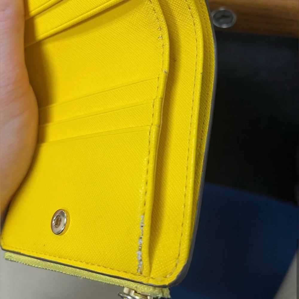 TORY BURCH Robinson Mini Wallet - Lemon Drop - Picture 7 of 8